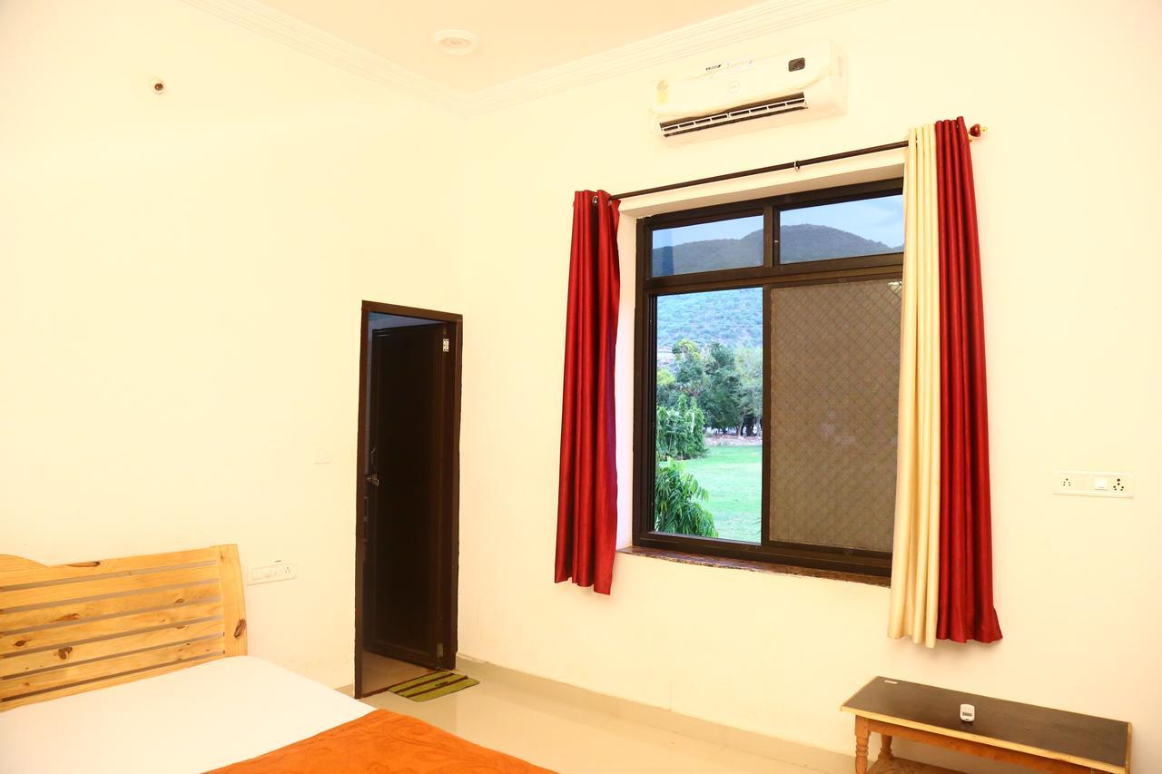 Winter Mountain Resort Pushkar Exterior foto